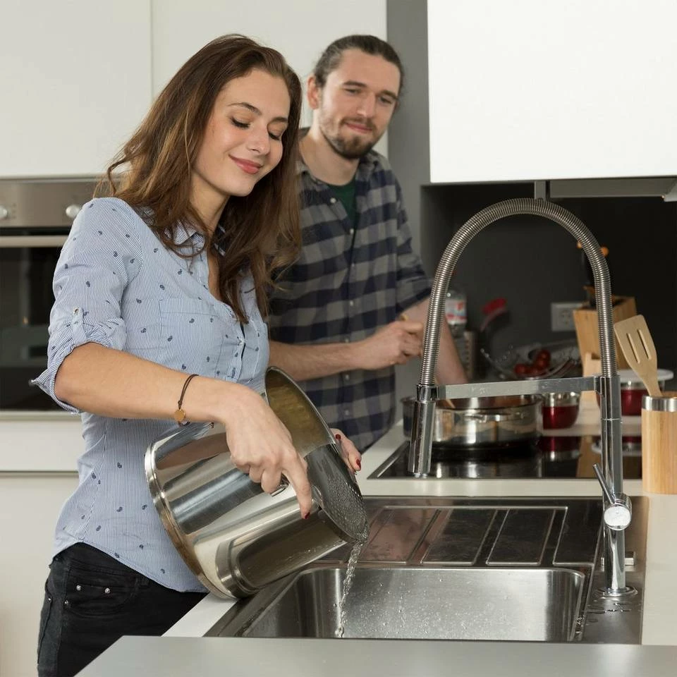 relaxdays Siebaufsatz Abgießhilfe Edelstahl 2 relaxdays Siebaufsatz Abgießhilfe Edelstahl – Bild 2